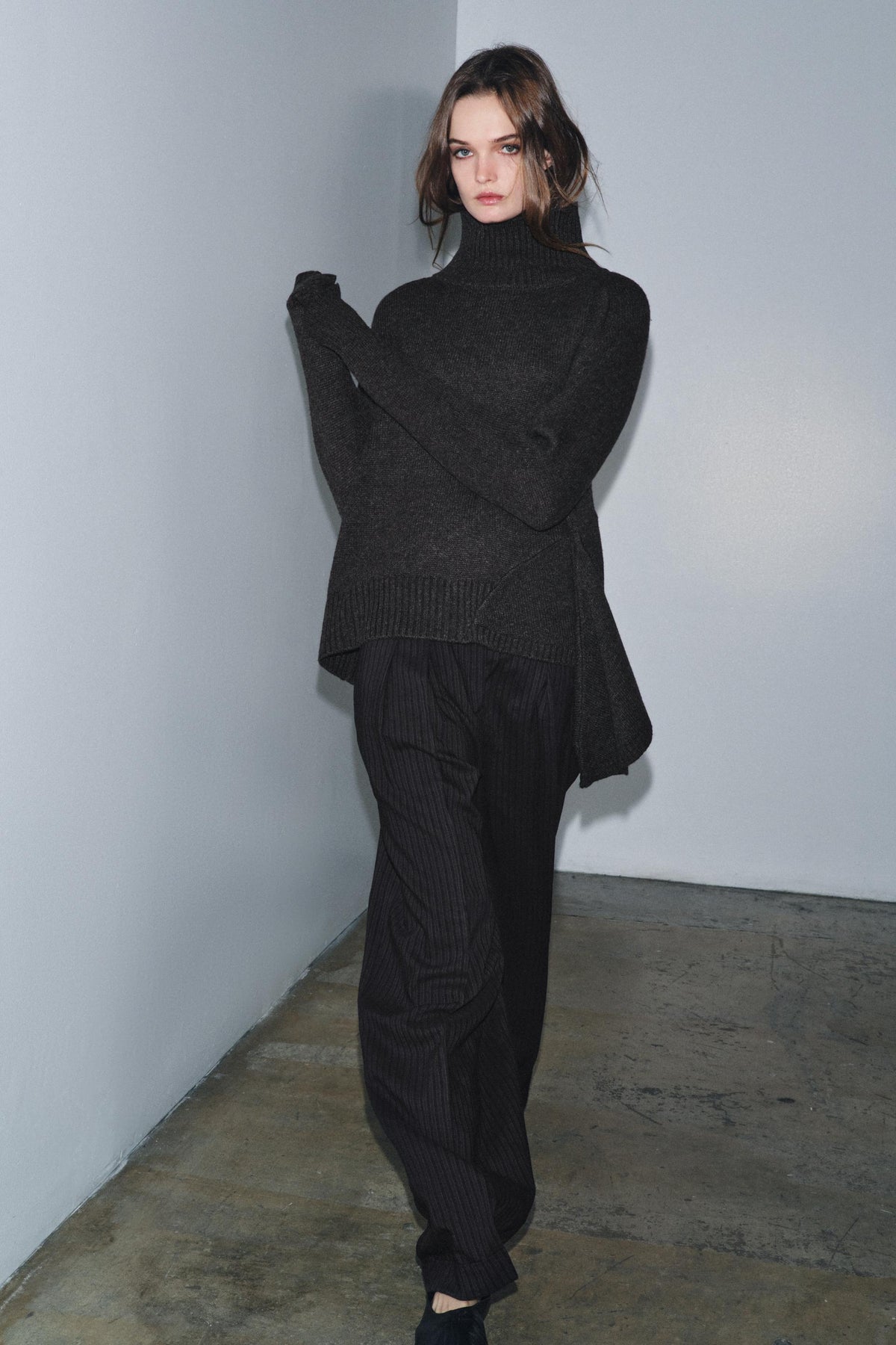 Asymmetrischer Wollpullover