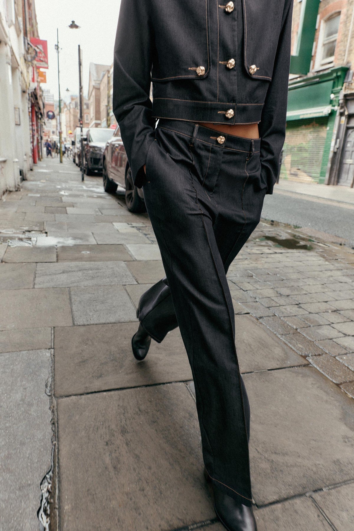 Gerade Hose mit Abnähern