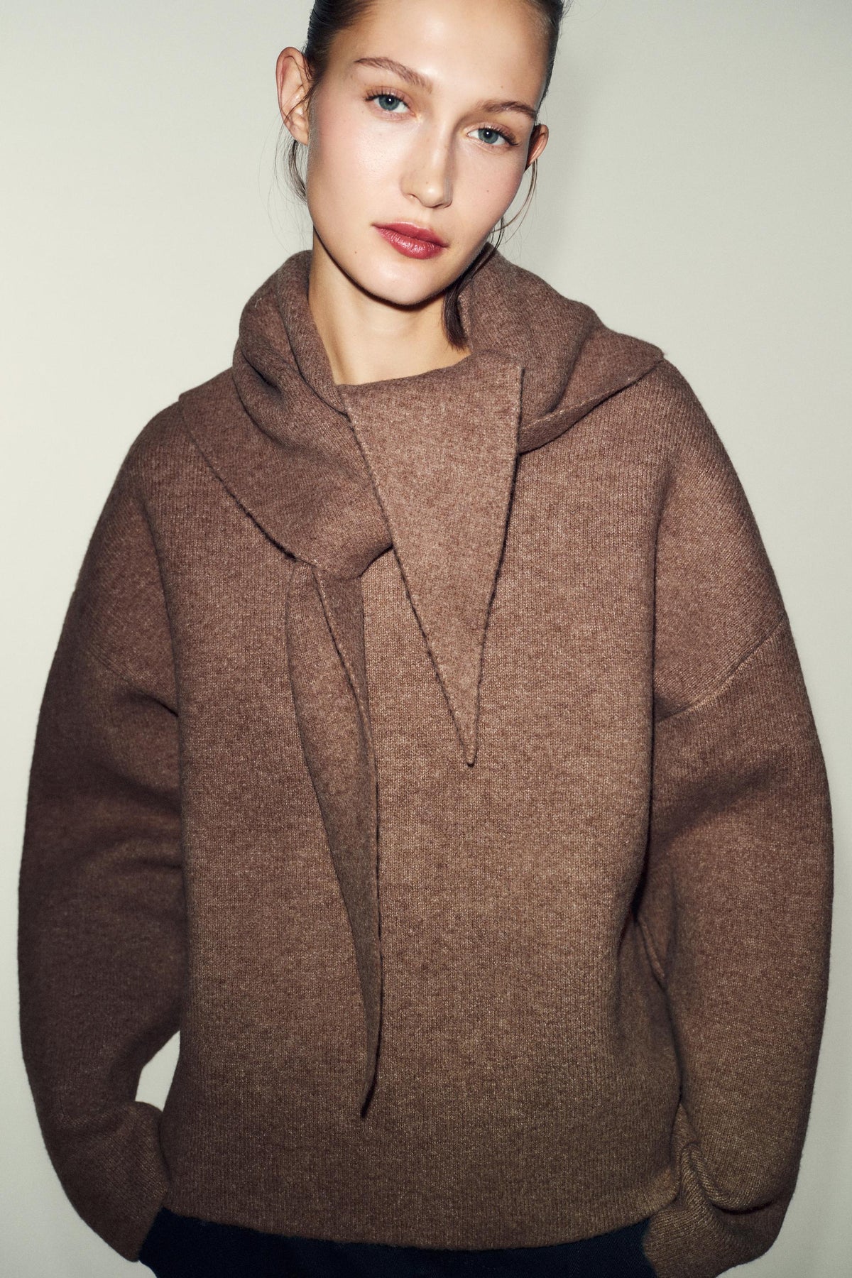 Strickpullover mit Schal