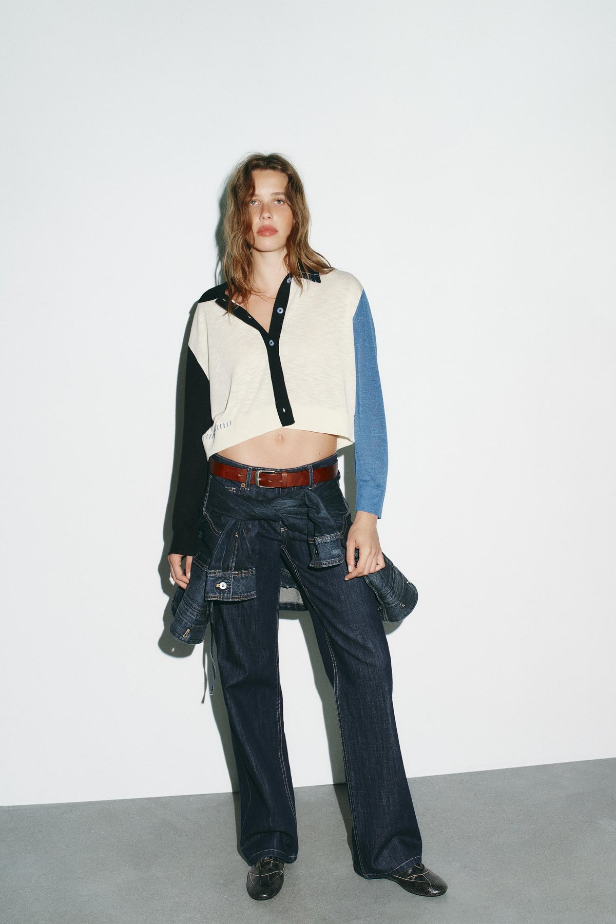 STRICKSANDGANG MIT KONTRASTIERENDEN STRICKFILMEN