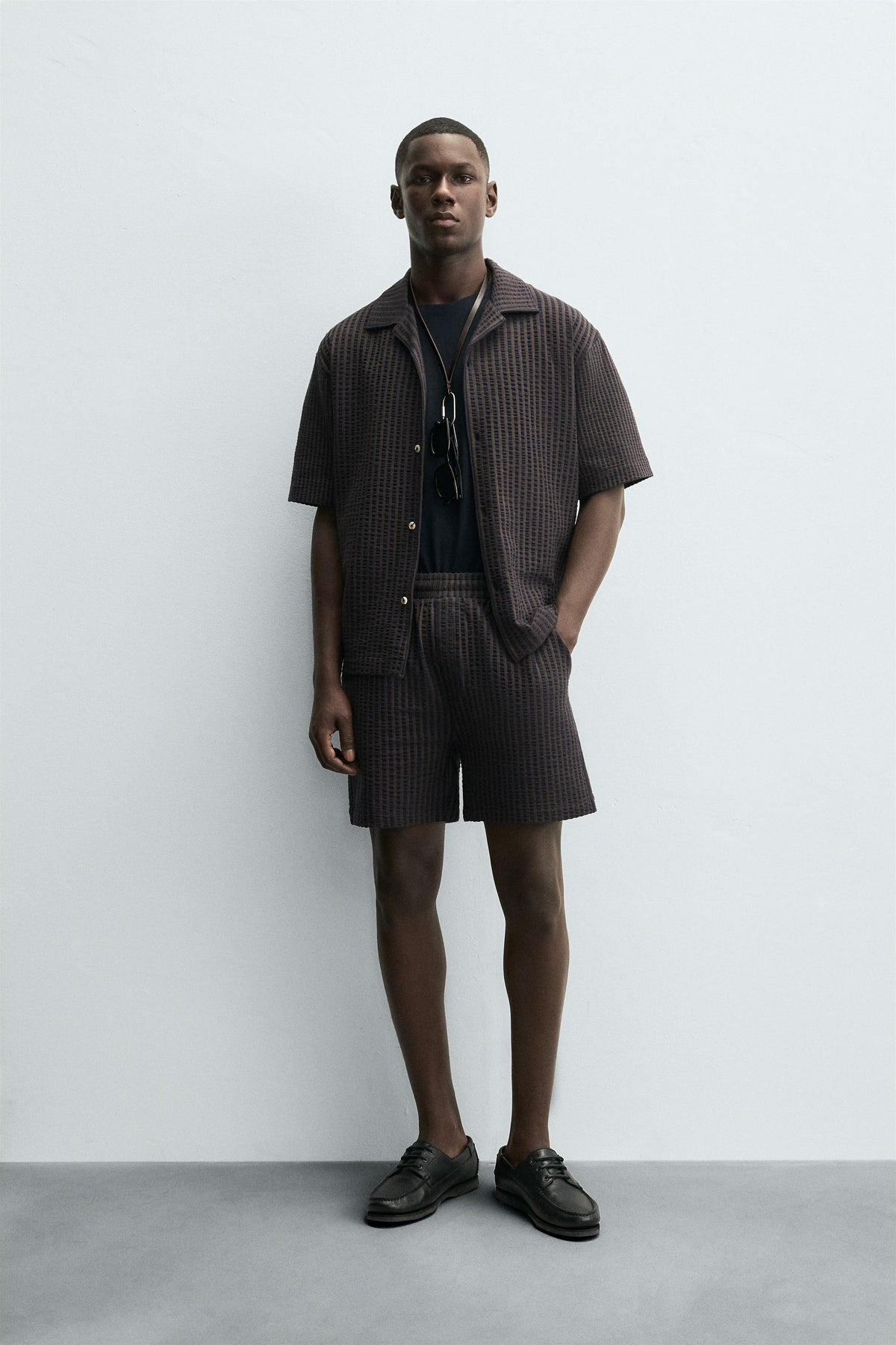 SEERSUCKER STRIPE COMFORT BERMUDA SHORTS - Image 1