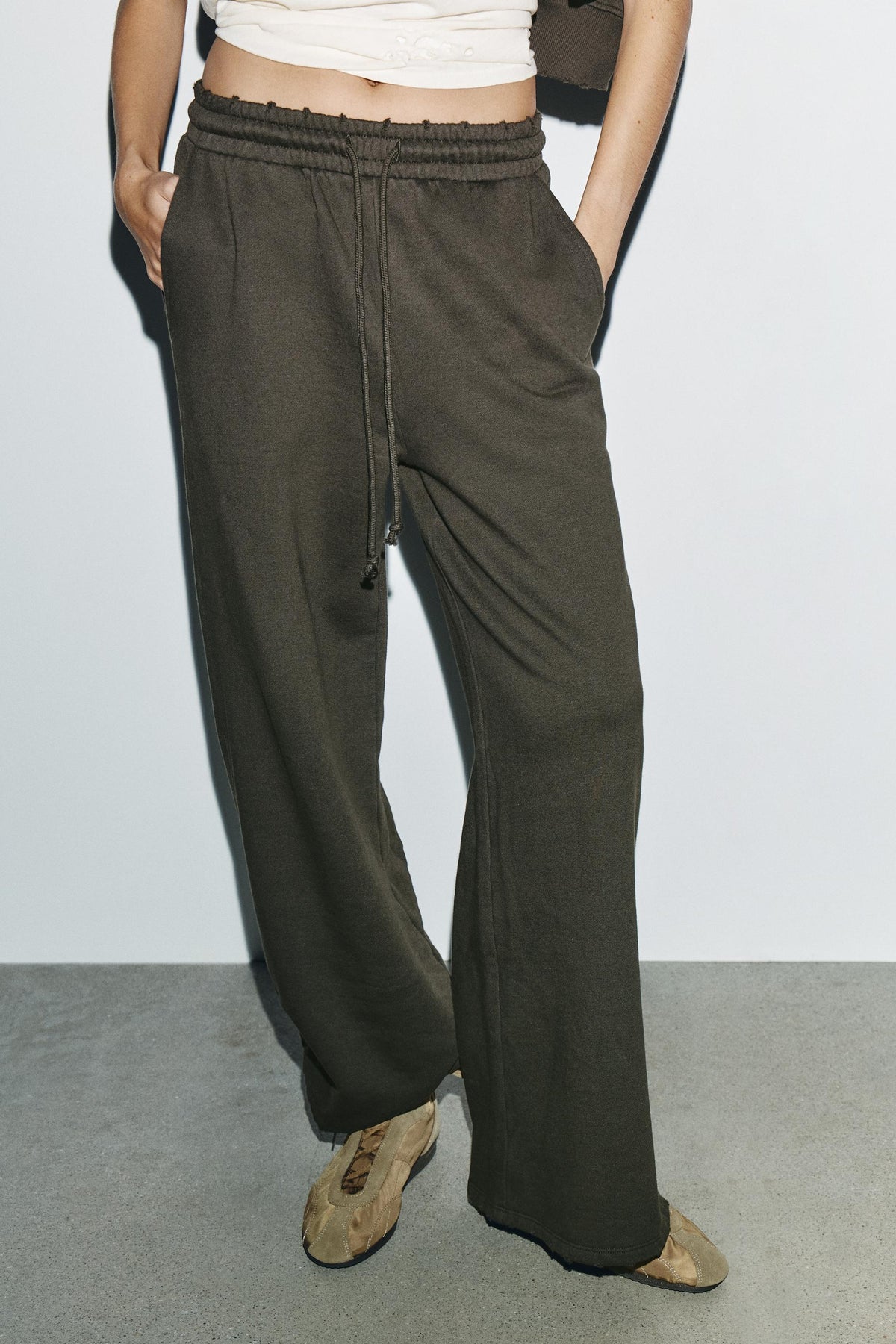 GEWASCHENE NIETENHOSE