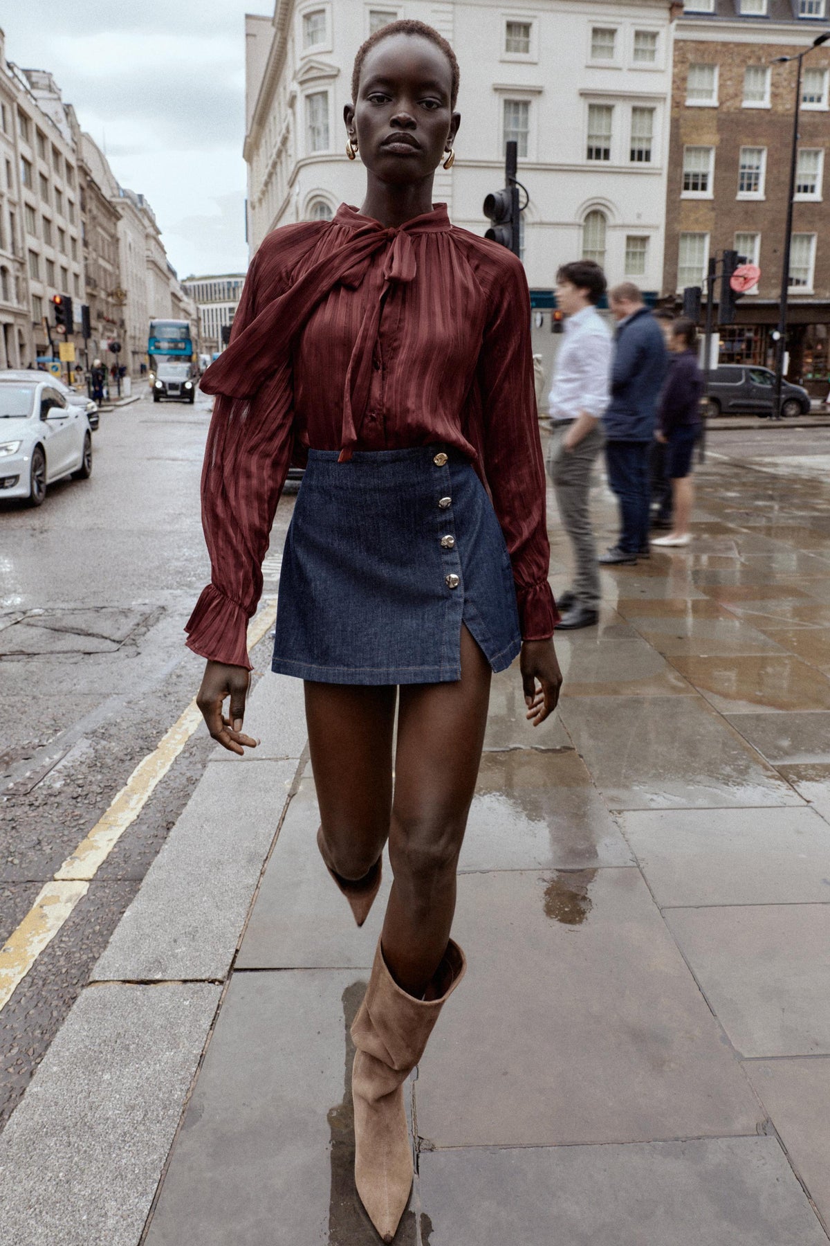 Gestreifte Bluse mit Schleife