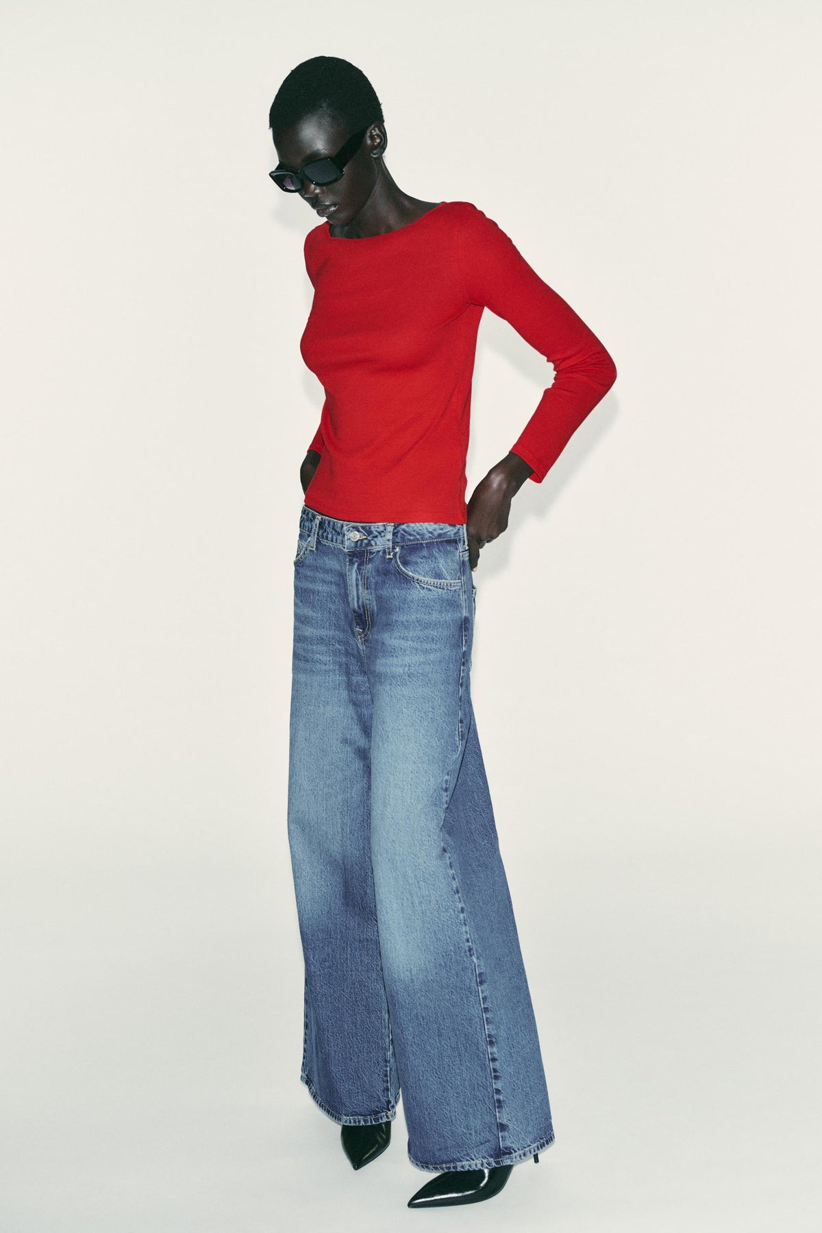 Baumwoll-T-Shirt mit U-Boot-Ausschnitt