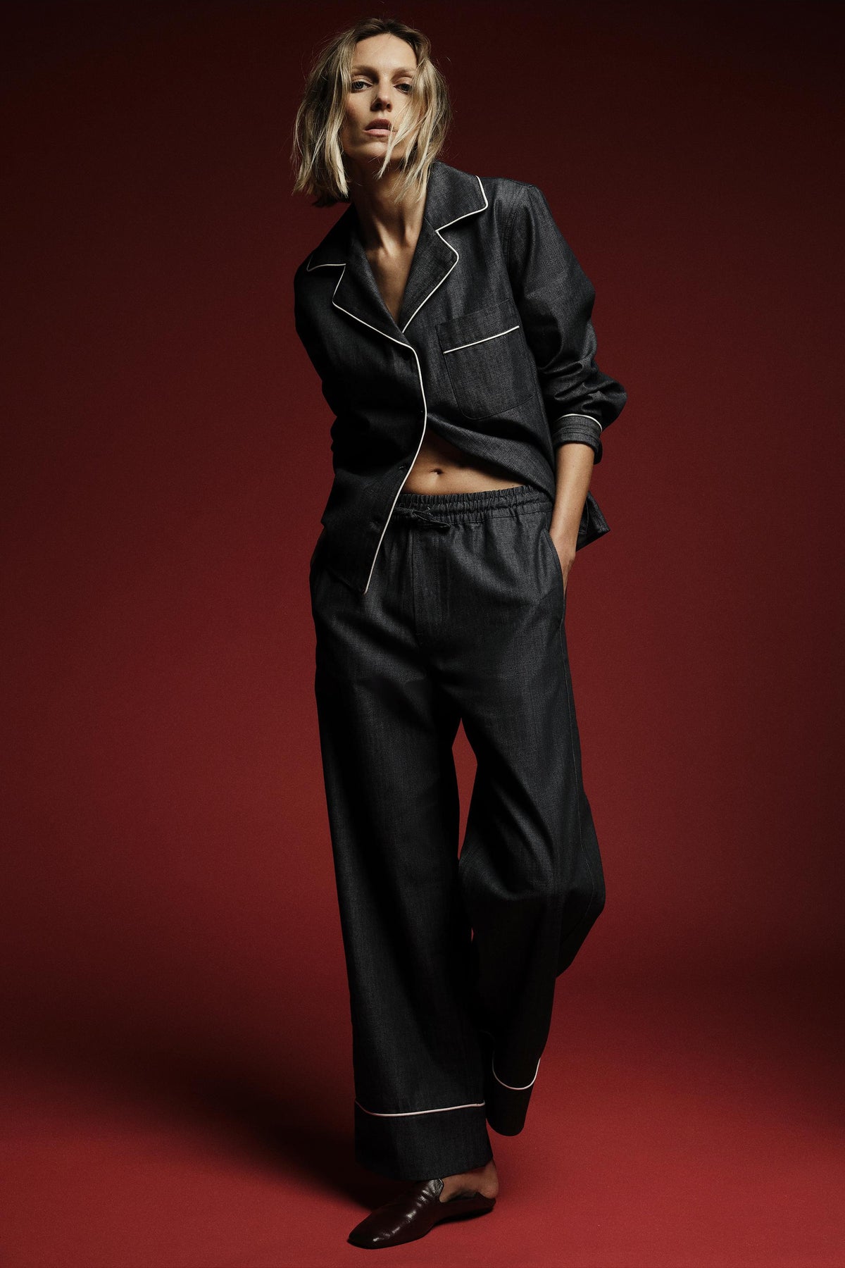 Hose mit Kontrastbesatz