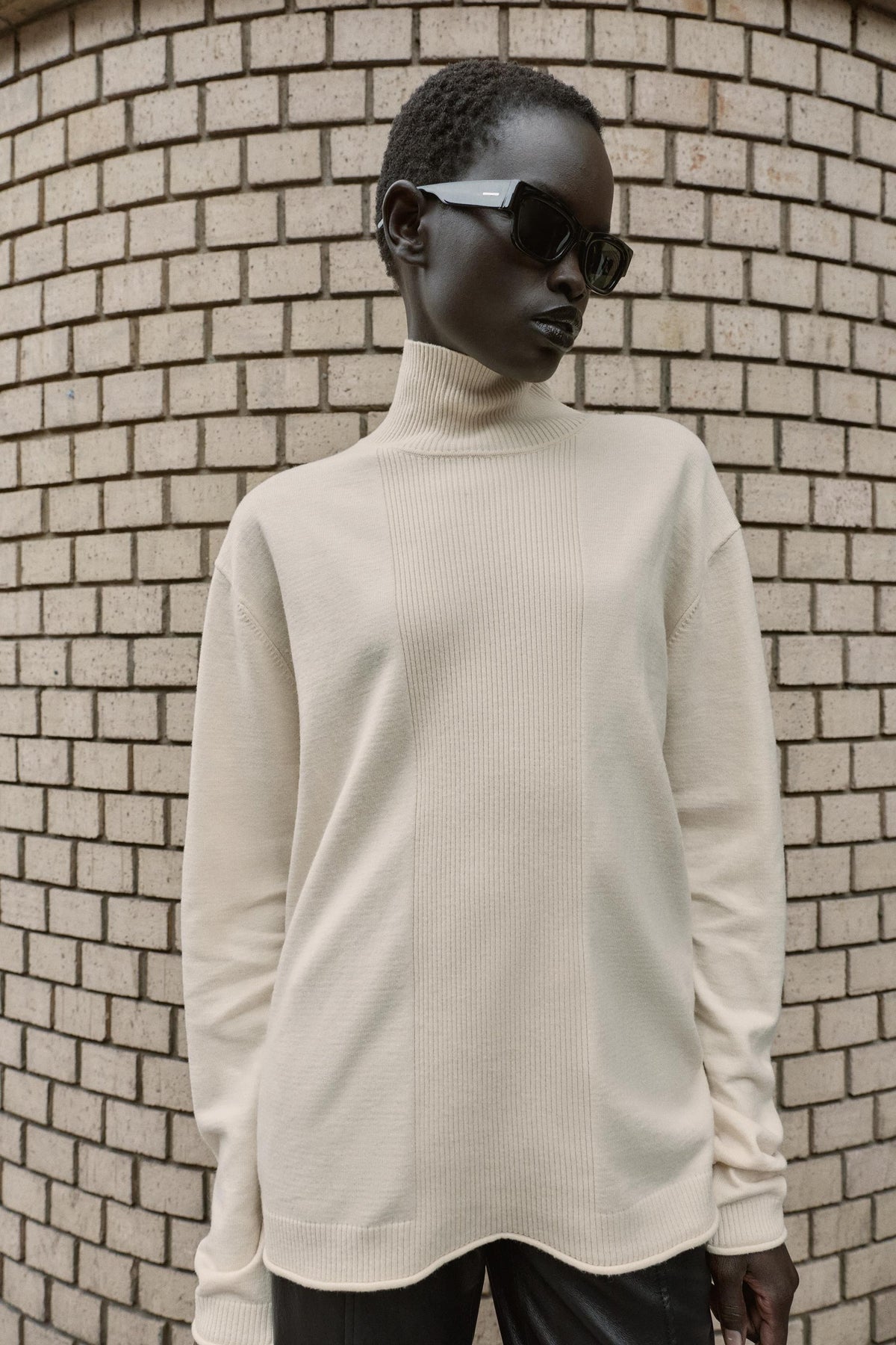 ÜBERGRÖSSERTER STRICKPULLOVER