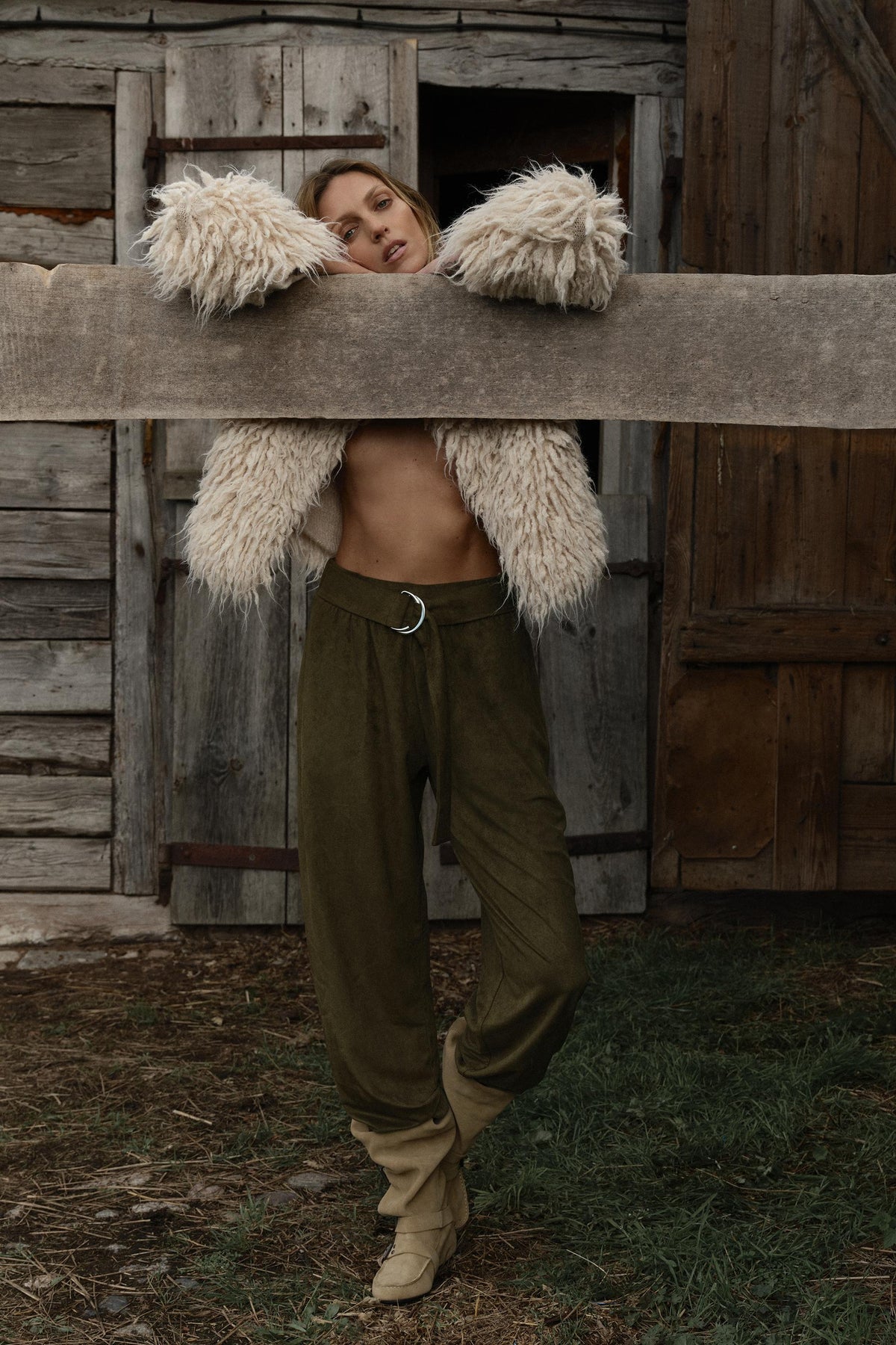 Fransen-Strickjacke aus gebürstetem Haar