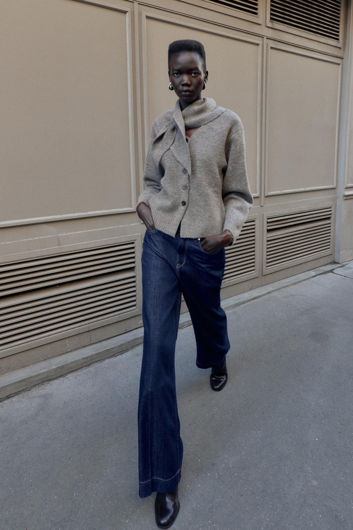 Strickjacke mit Schaldetails