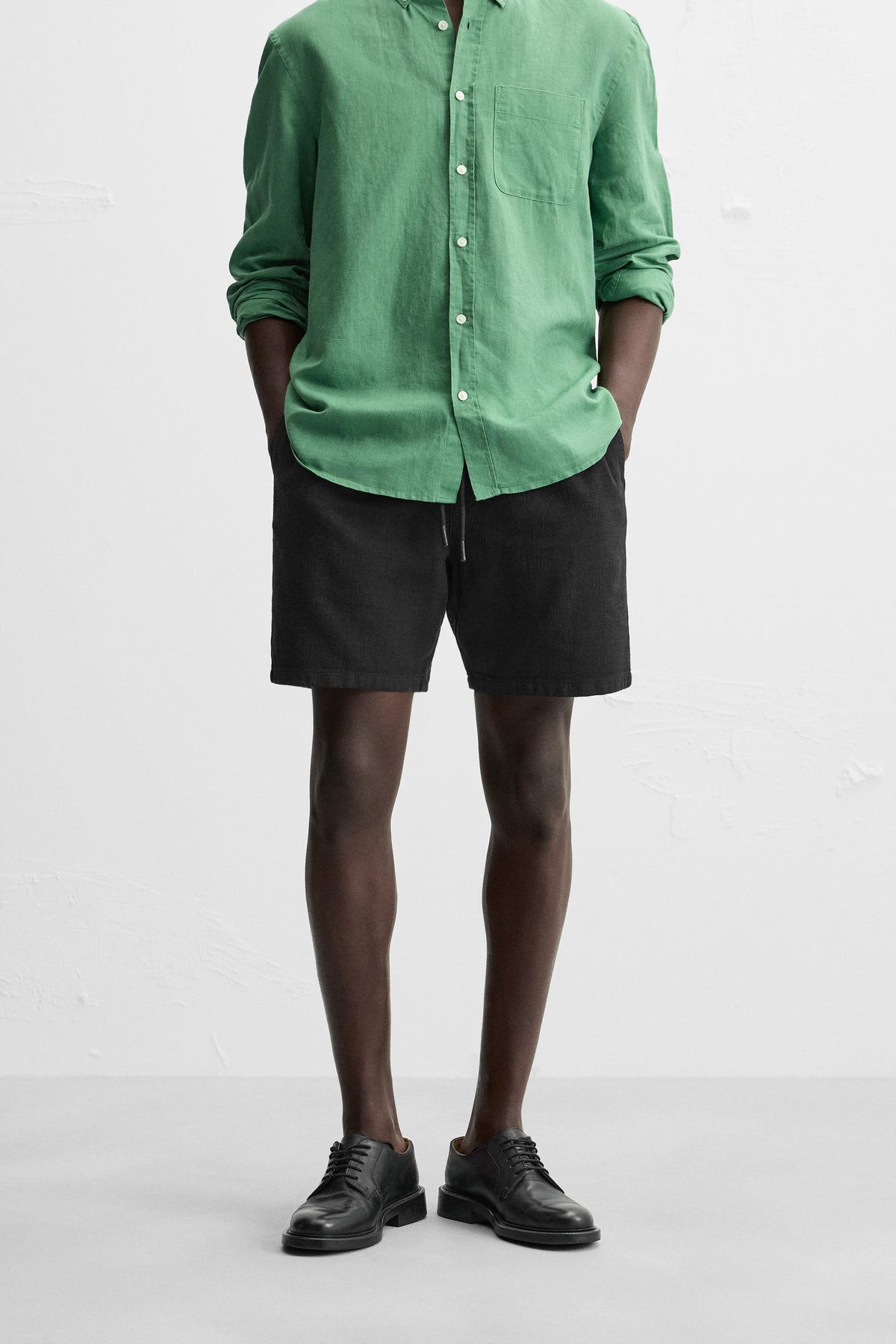 TEXTURED REGULAR FIT BERMUDA SHORTS - Image 2