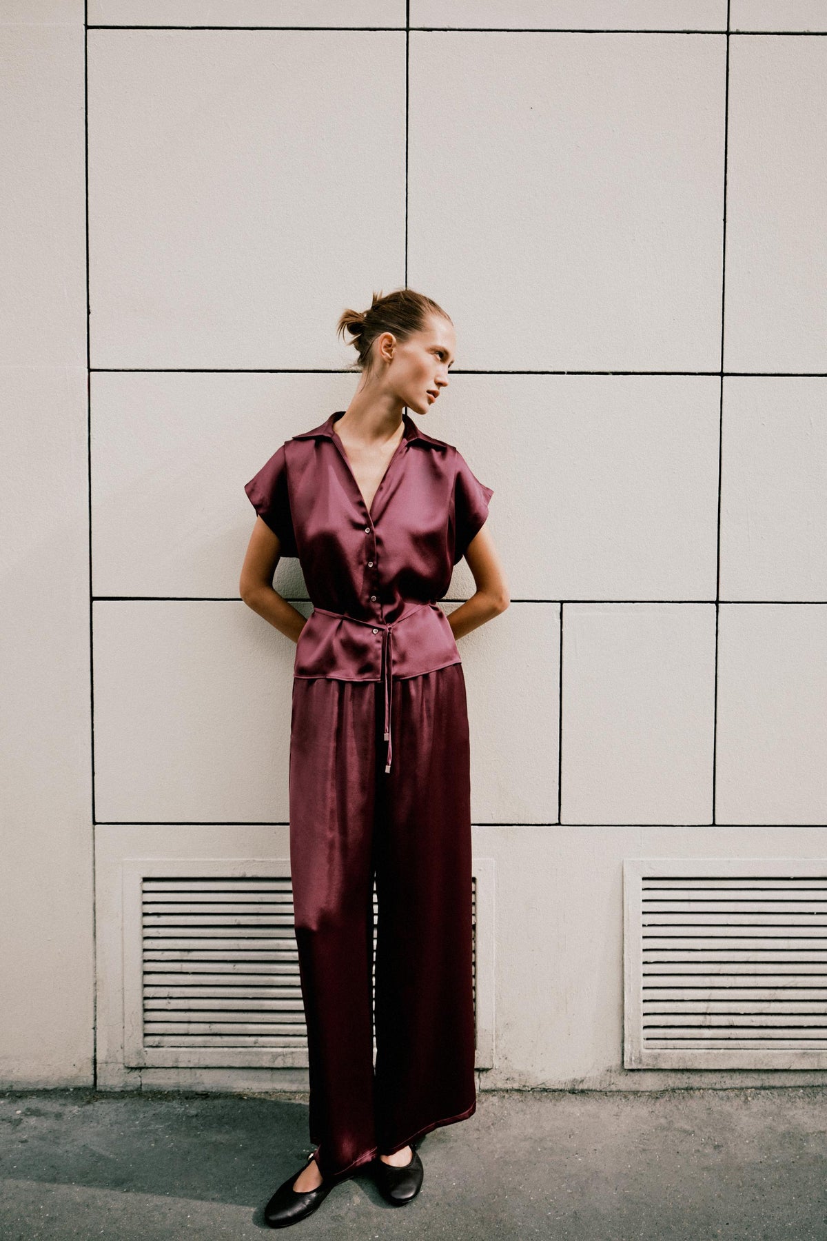 SCHLANKE HOCHGESCHNITTENE HOSE