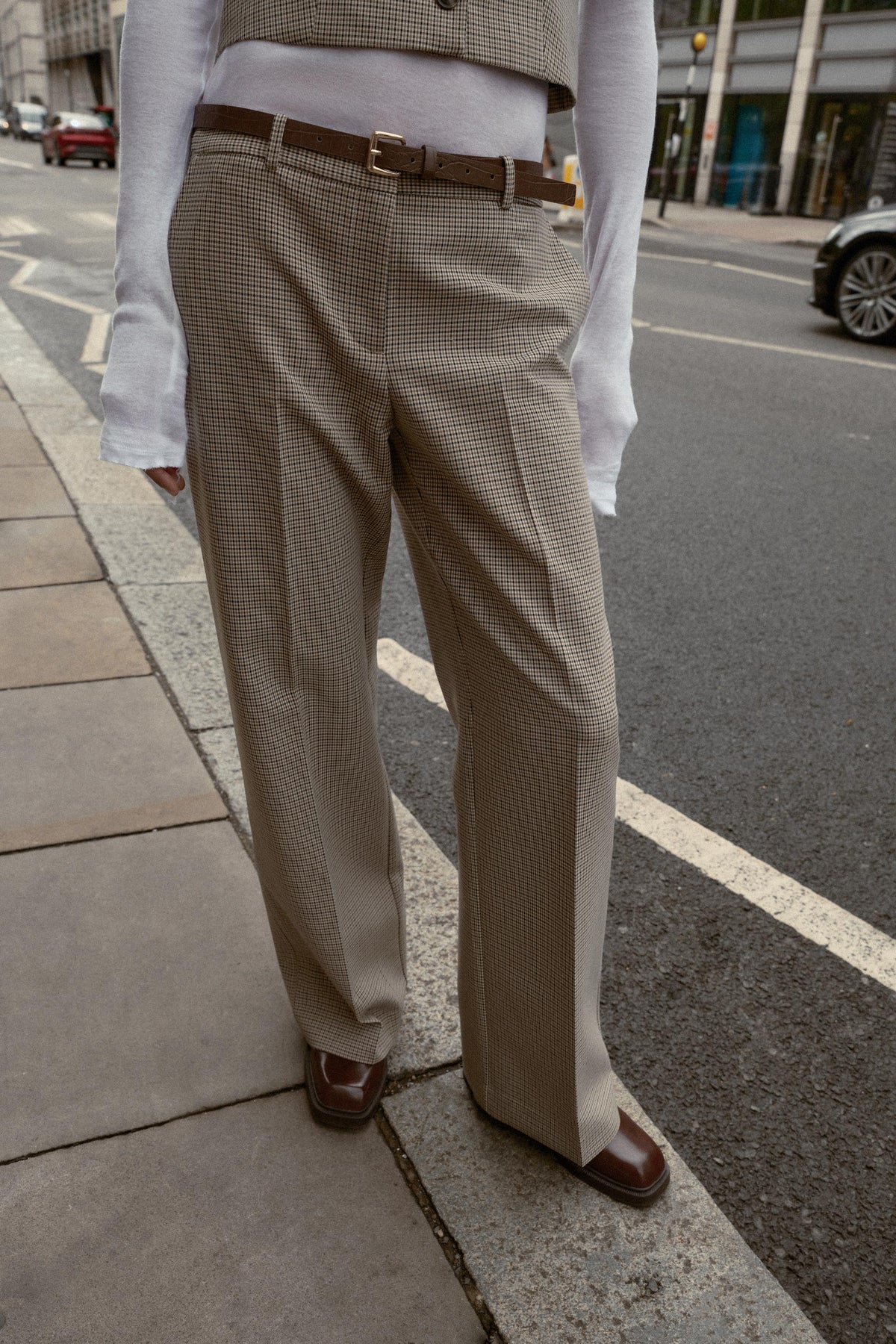Karierte Hose mit Gürtel