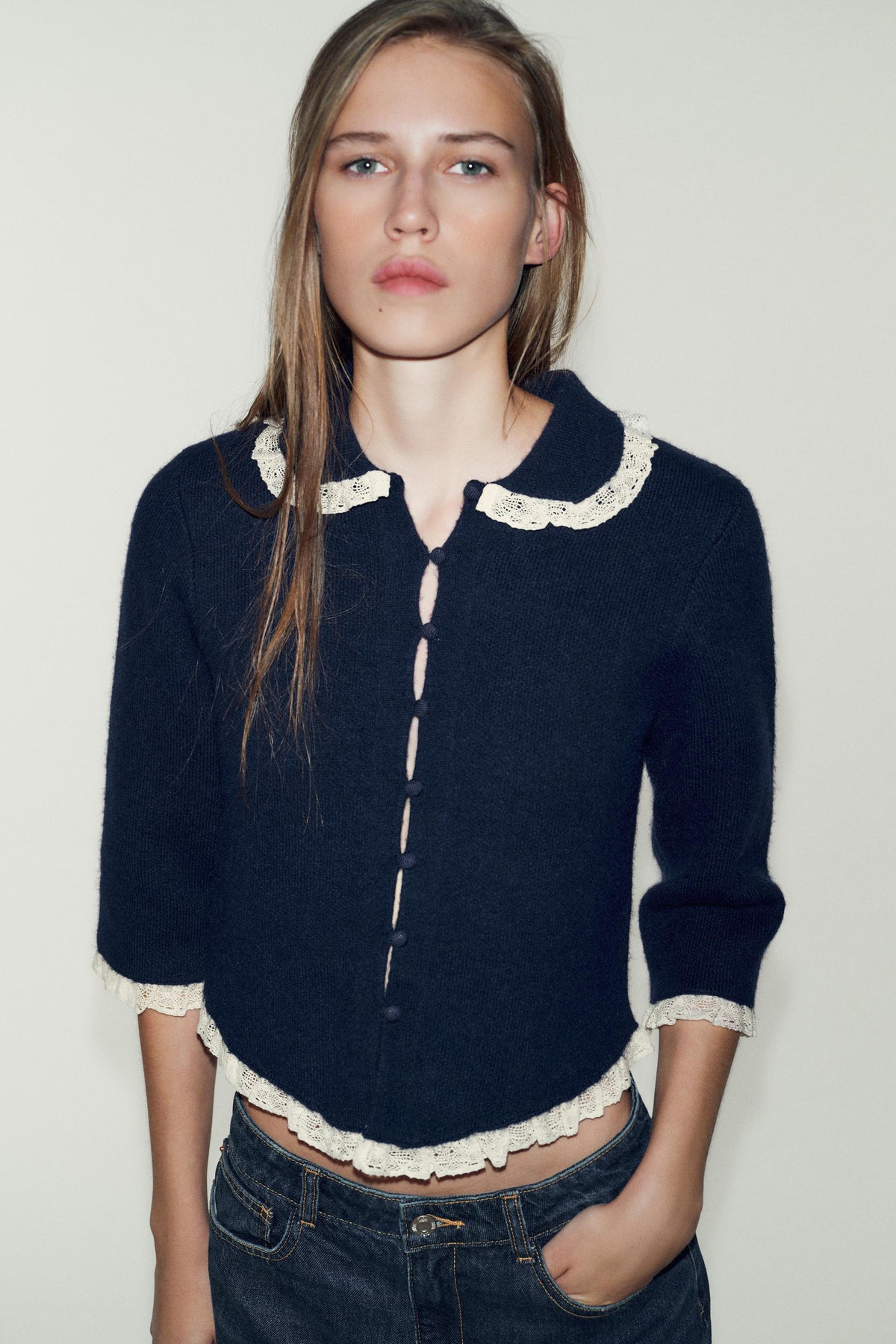 Cardigan mit Spitzenkragen