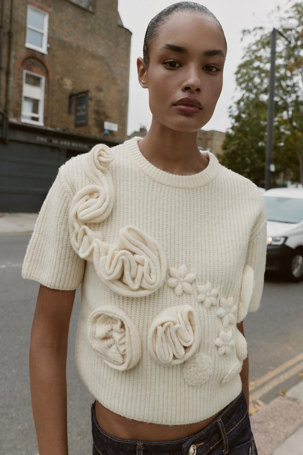 STRUKTURIERTER BLUMENPULLOVER