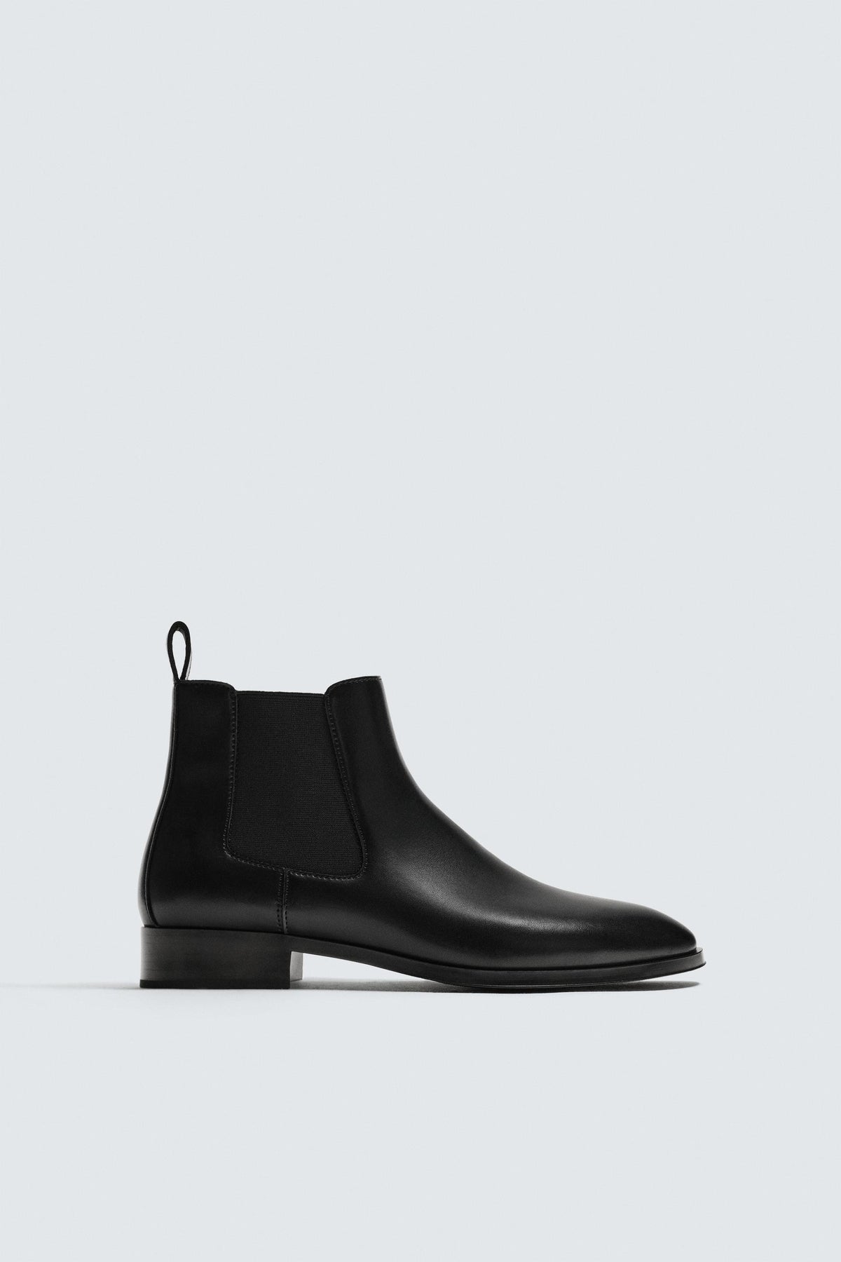 Spitz zulaufende Chelsea Boots