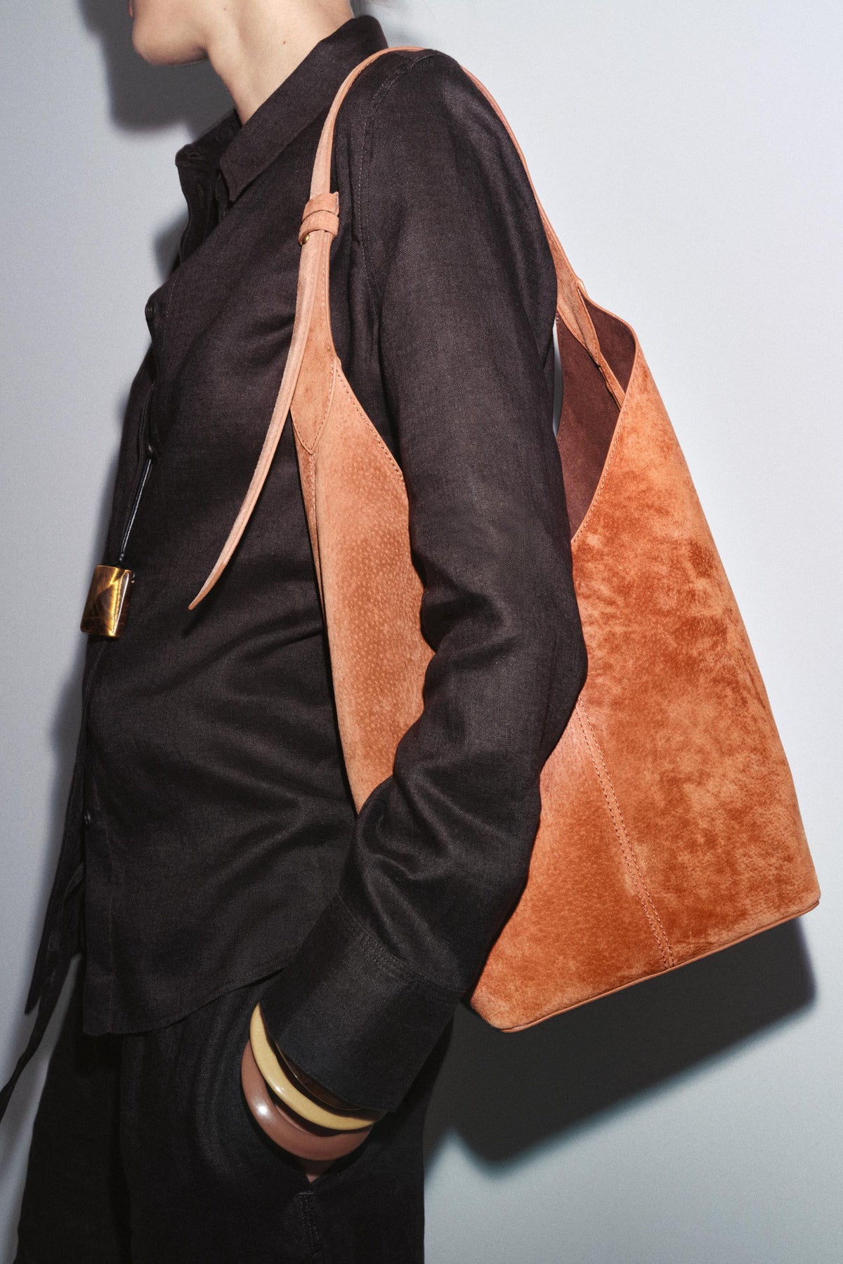 Maxi-Beuteltasche aus Wildleder