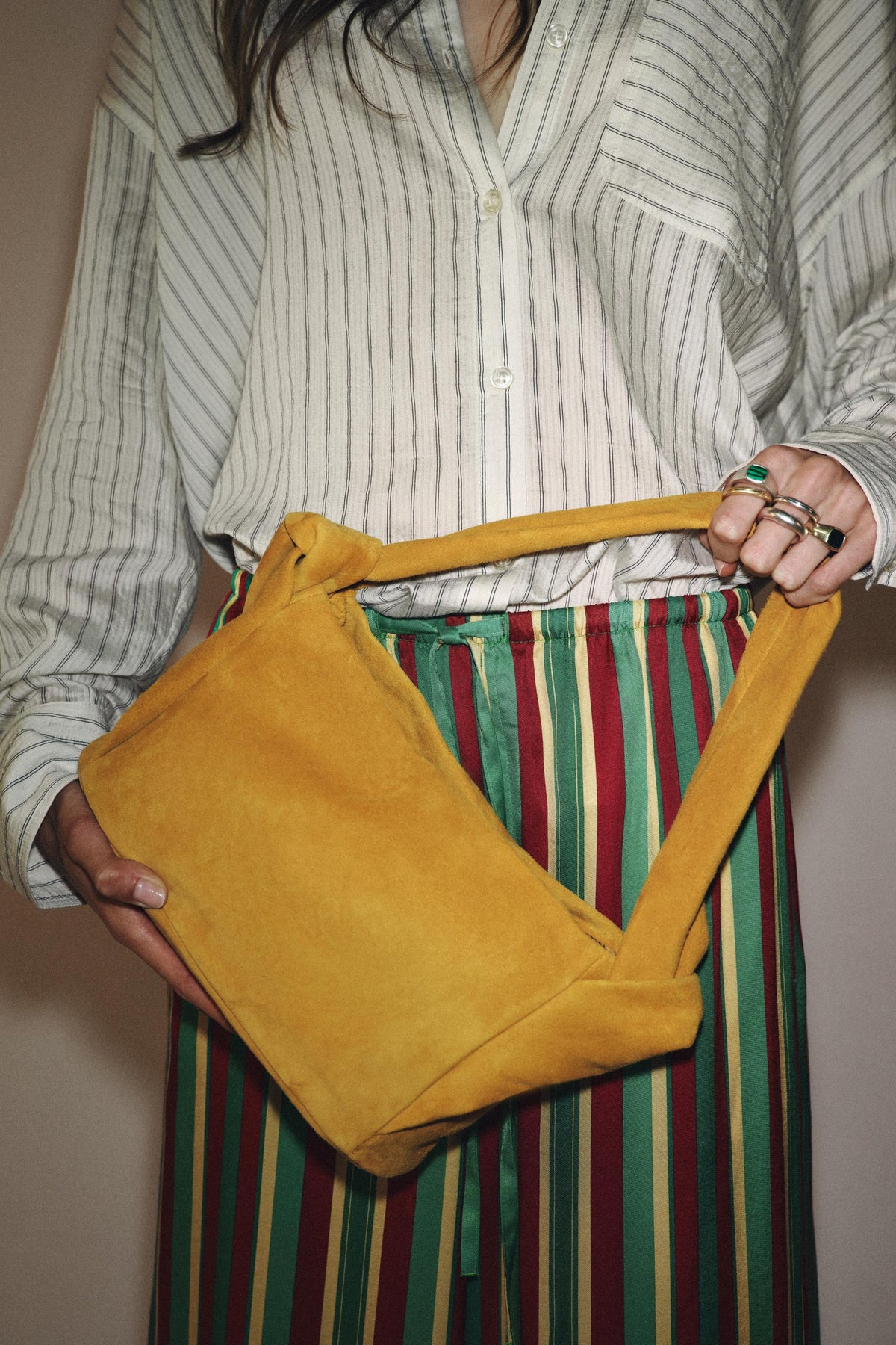 Umhängetasche aus Wildleder