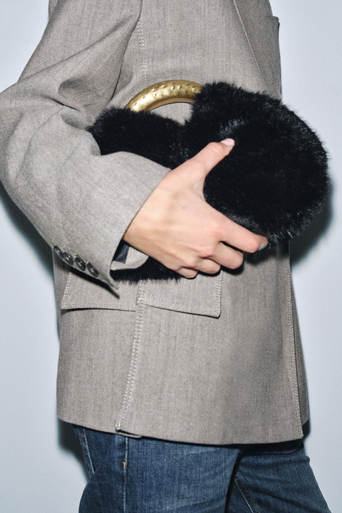 Handtasche aus Kunstpelz mit