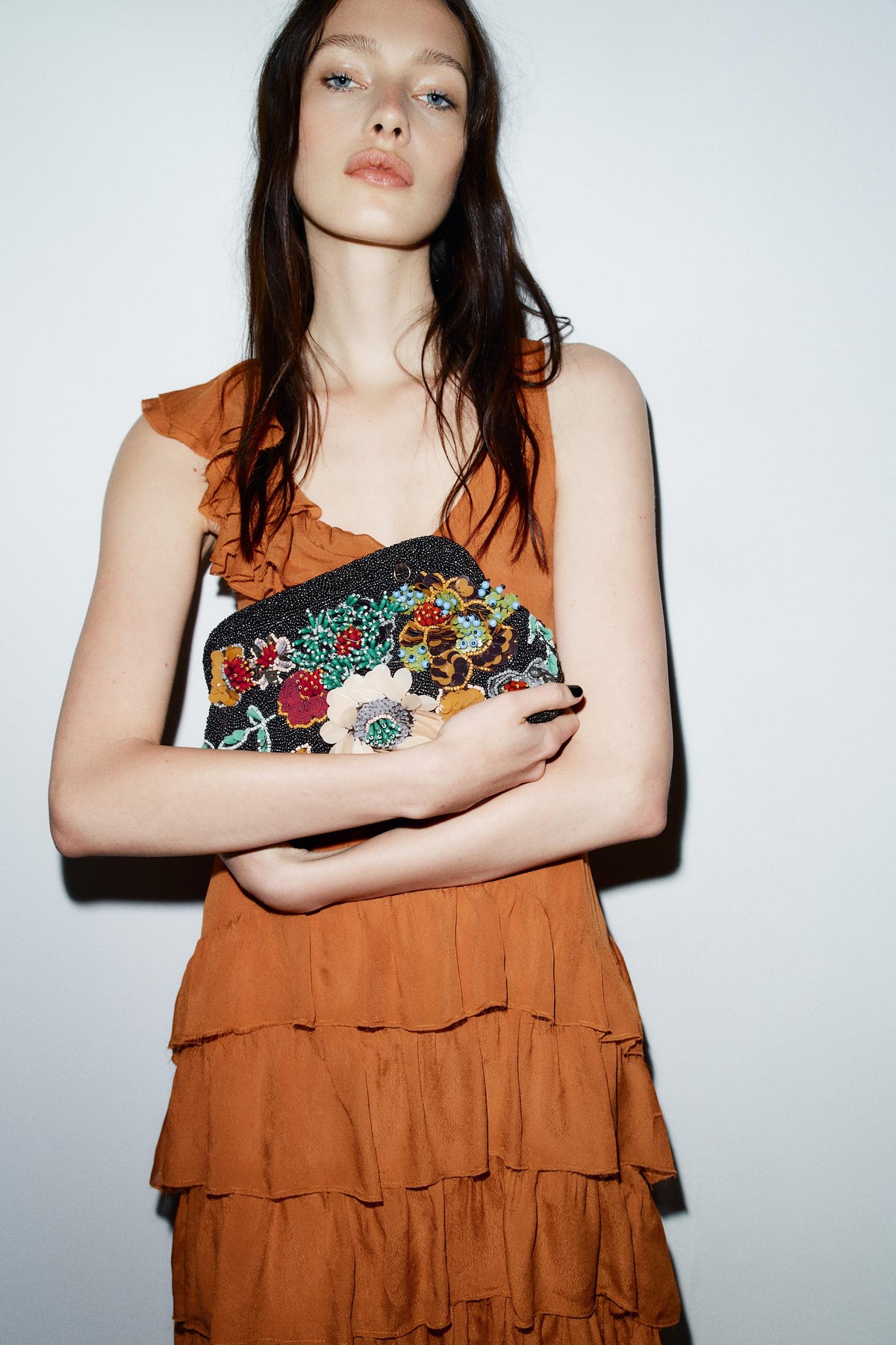 Perlenbesetzte modische Handtasche