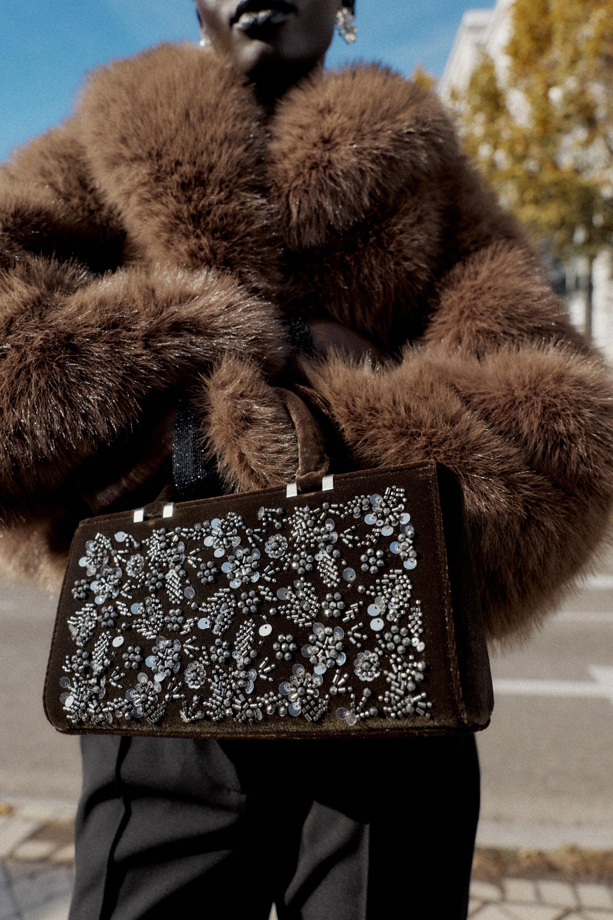 Perlenbesetzte Modetasche