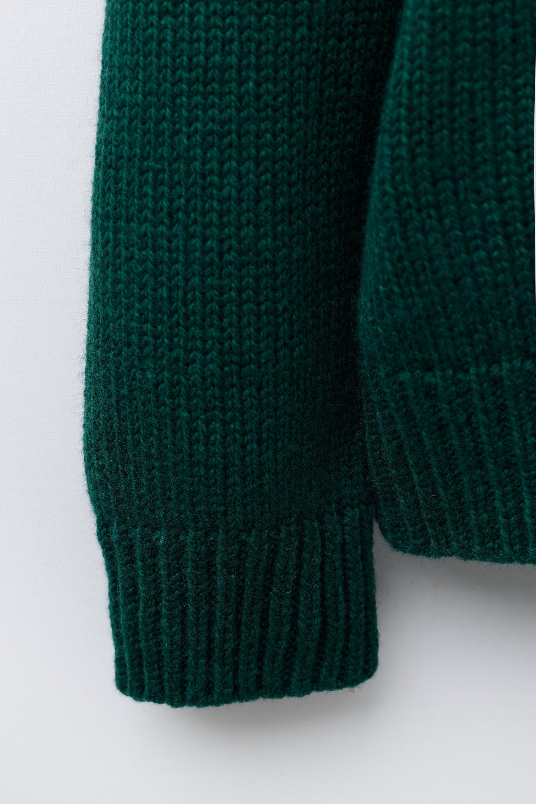 Bestickter Strickpullover