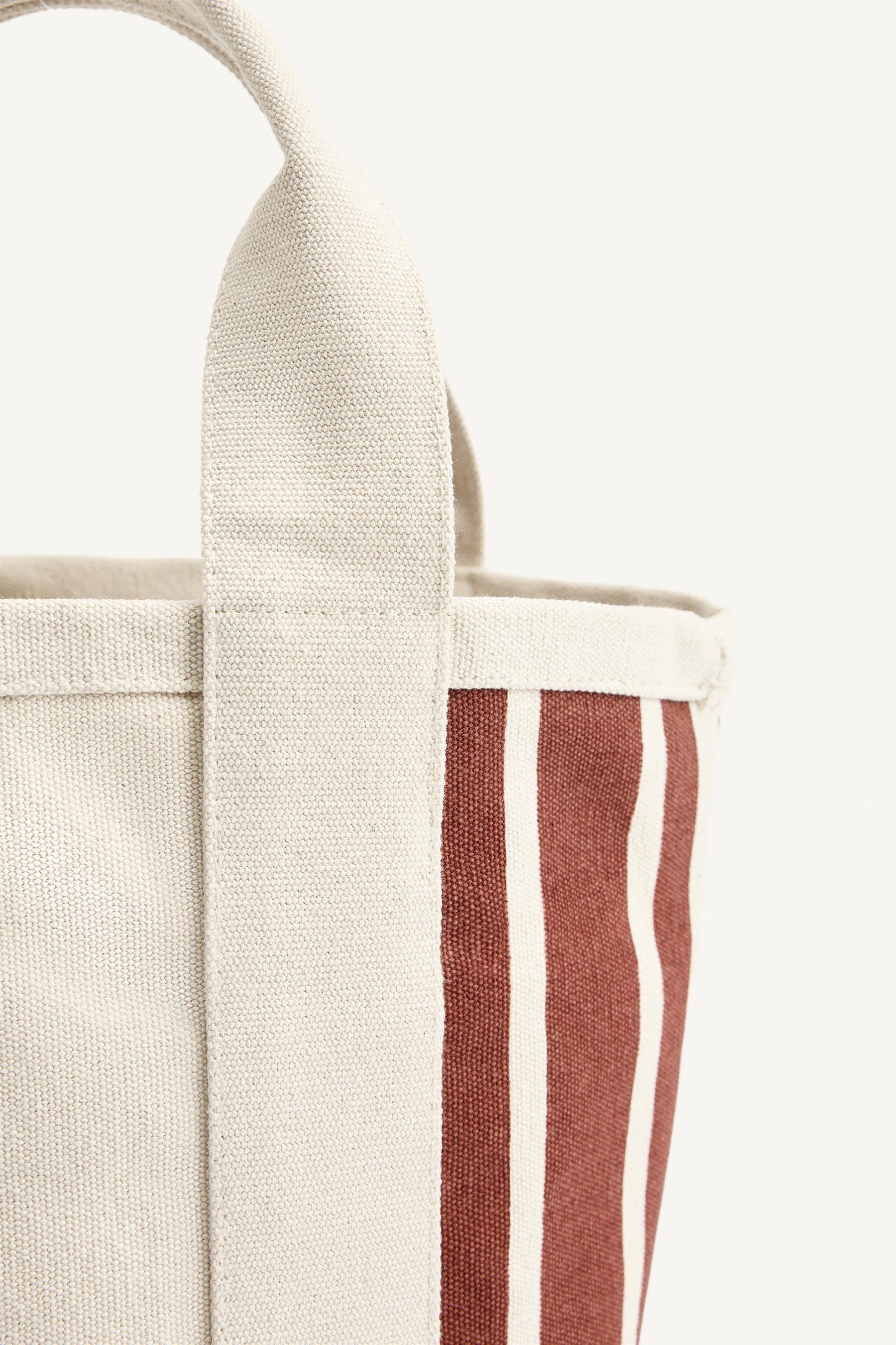 Übergroßer Wollmantel