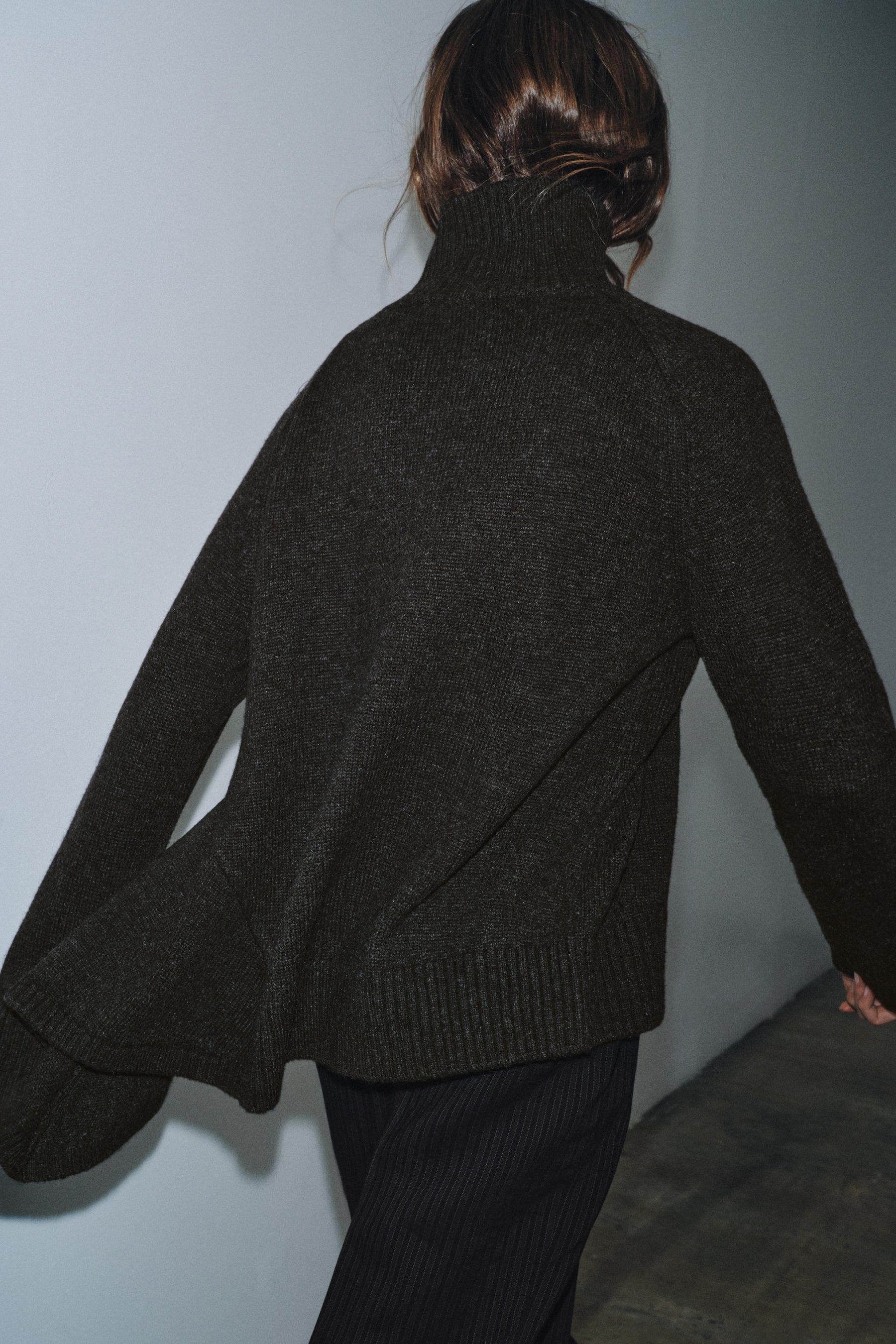 Asymmetrischer Wollpullover