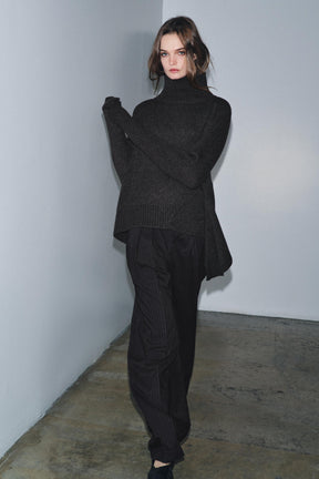 Asymmetrischer Wollpullover