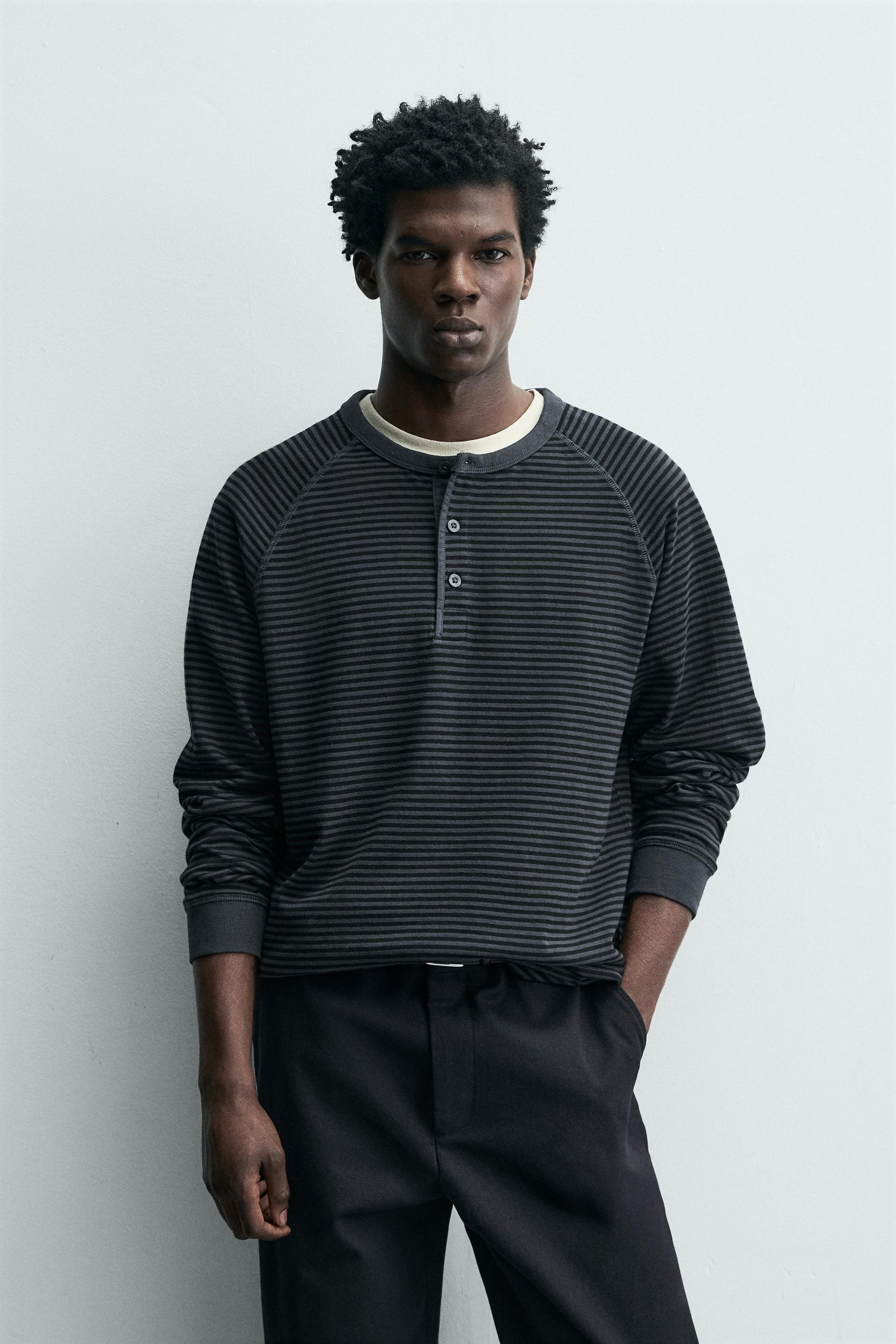 Gestreiftes Henley-Shirt