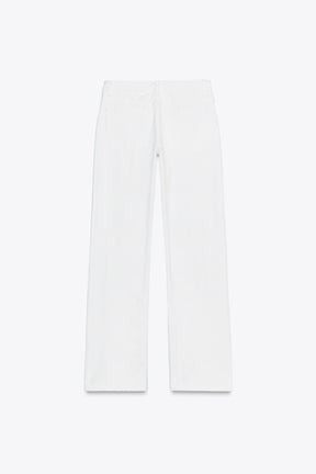 Weit geschnittene, tief sitzende Jeans