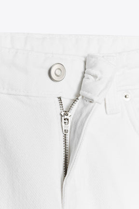 Weit geschnittene, tief sitzende Jeans