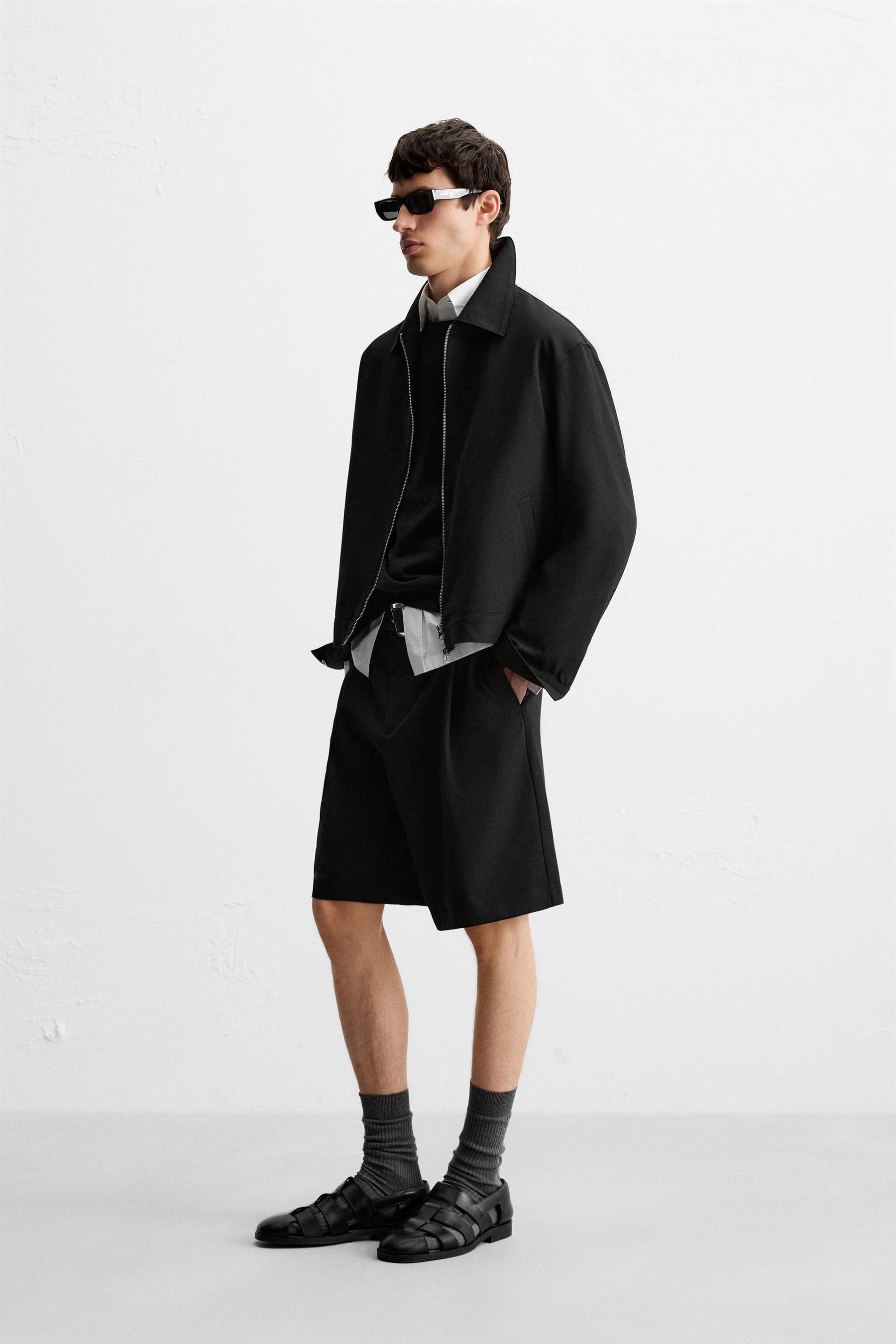 PLEATED RELAXED FIT BERMUDA SHORTS - Image 4