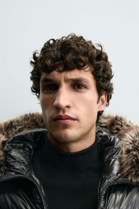 Daunenjacke mit Kapuze 