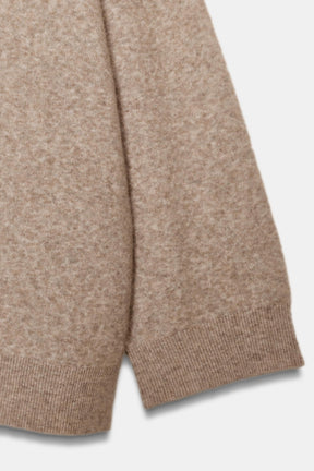 ÜBERGRÖSSERTER WOLLPULLOVER