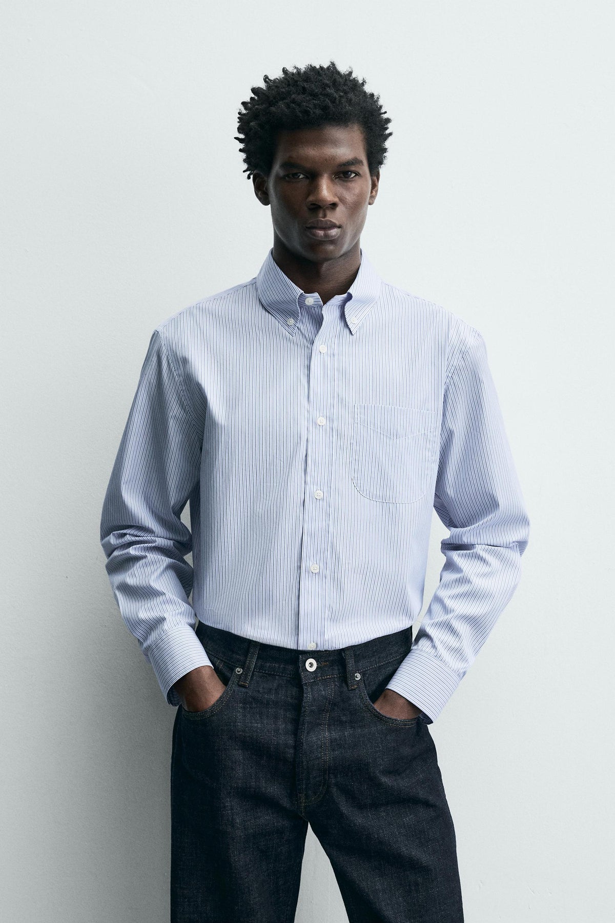 Gestreiftes, strukturiertes Hemd