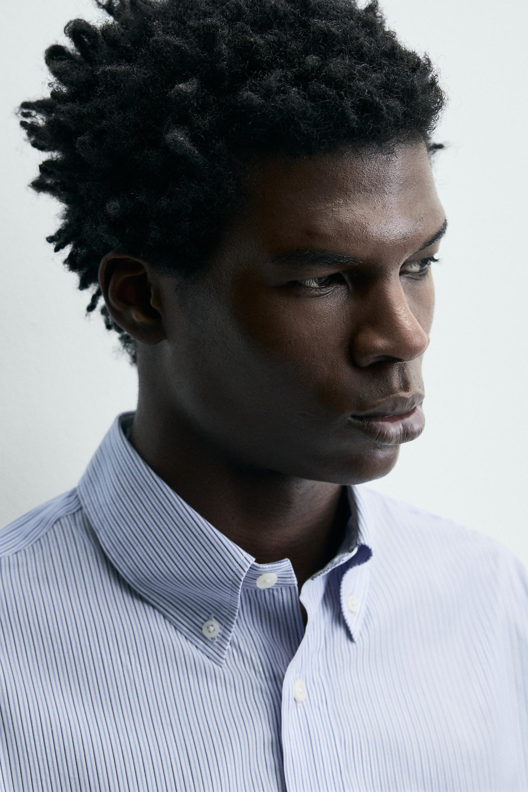 Gestreiftes, strukturiertes Hemd