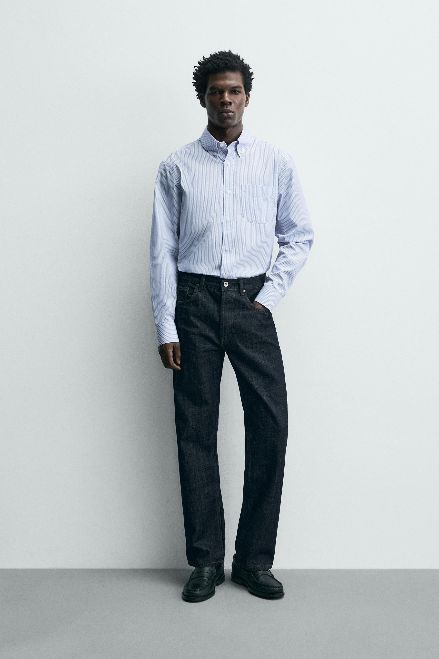 Gestreiftes, strukturiertes Hemd