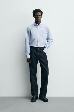 Gestreiftes, strukturiertes Hemd