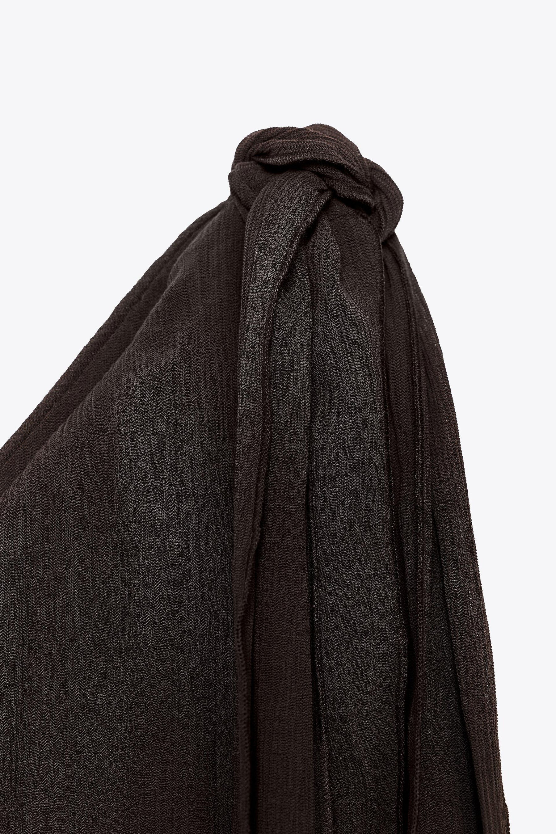 Strukturiertes asymmetrisches Oberteil