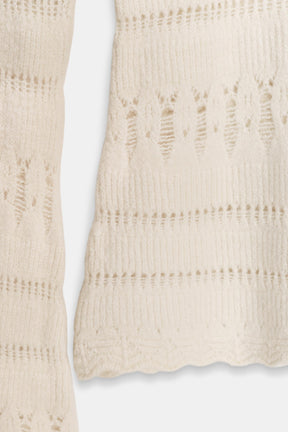 Schulterfreier Pullover mit Lochmuster