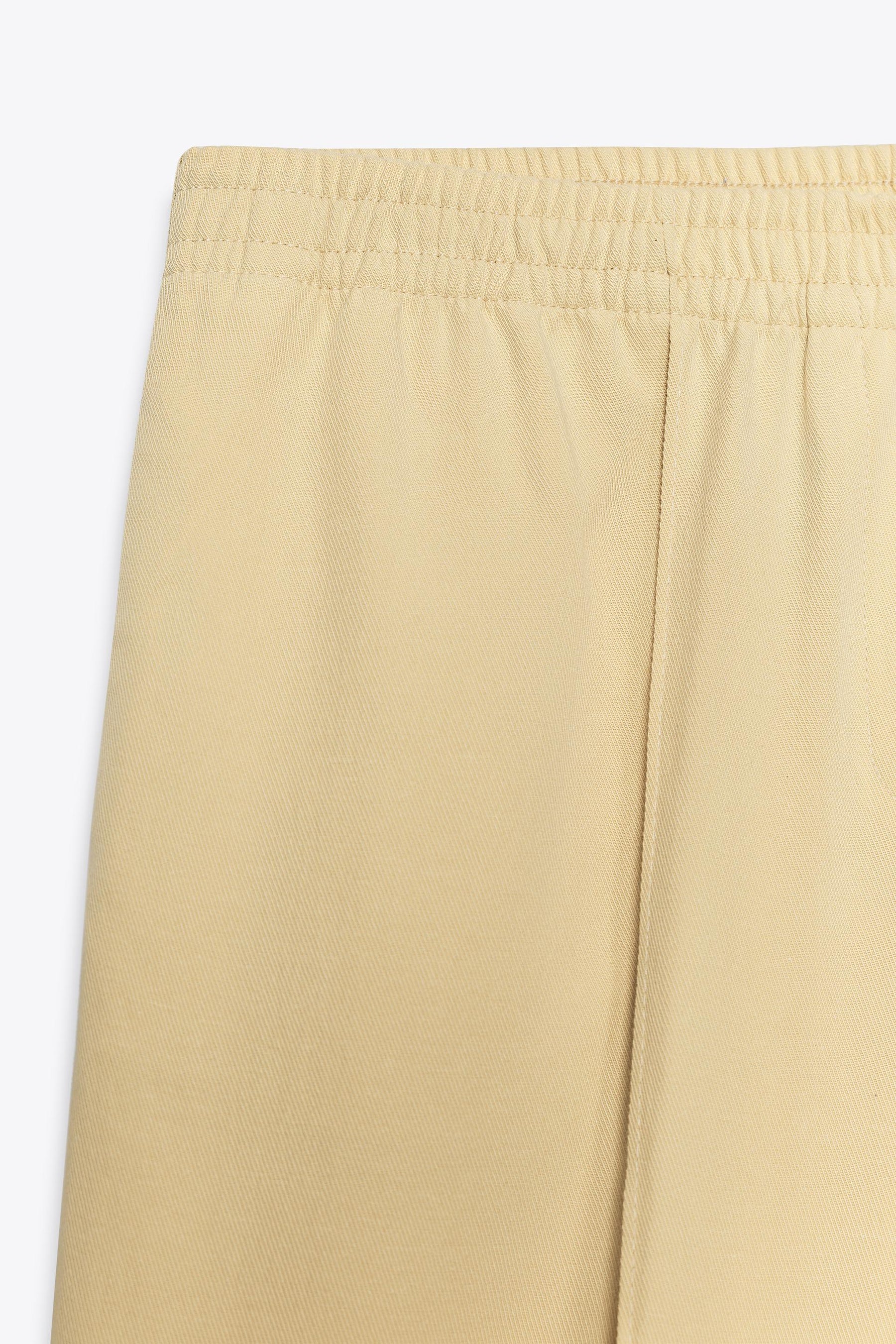 HOSE MIT WEITEM BEIN