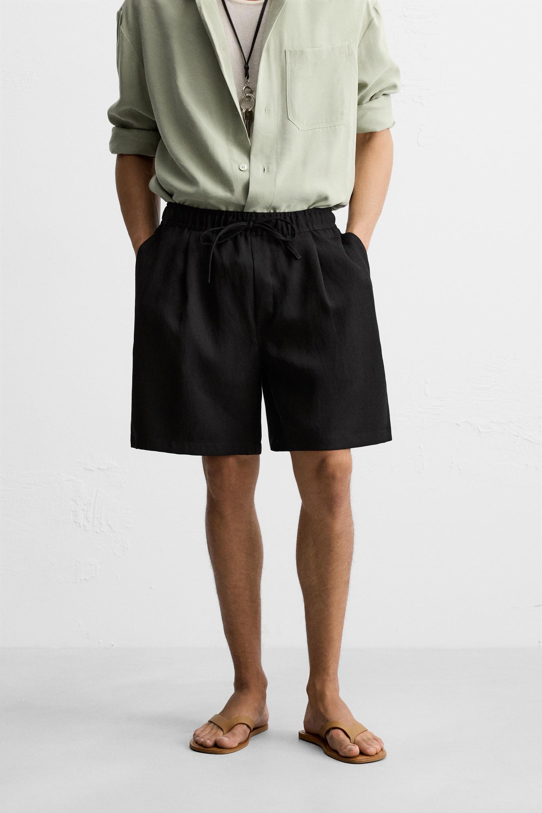 PLEATED FLOWING BERMUDA SHORTS - Image 2
