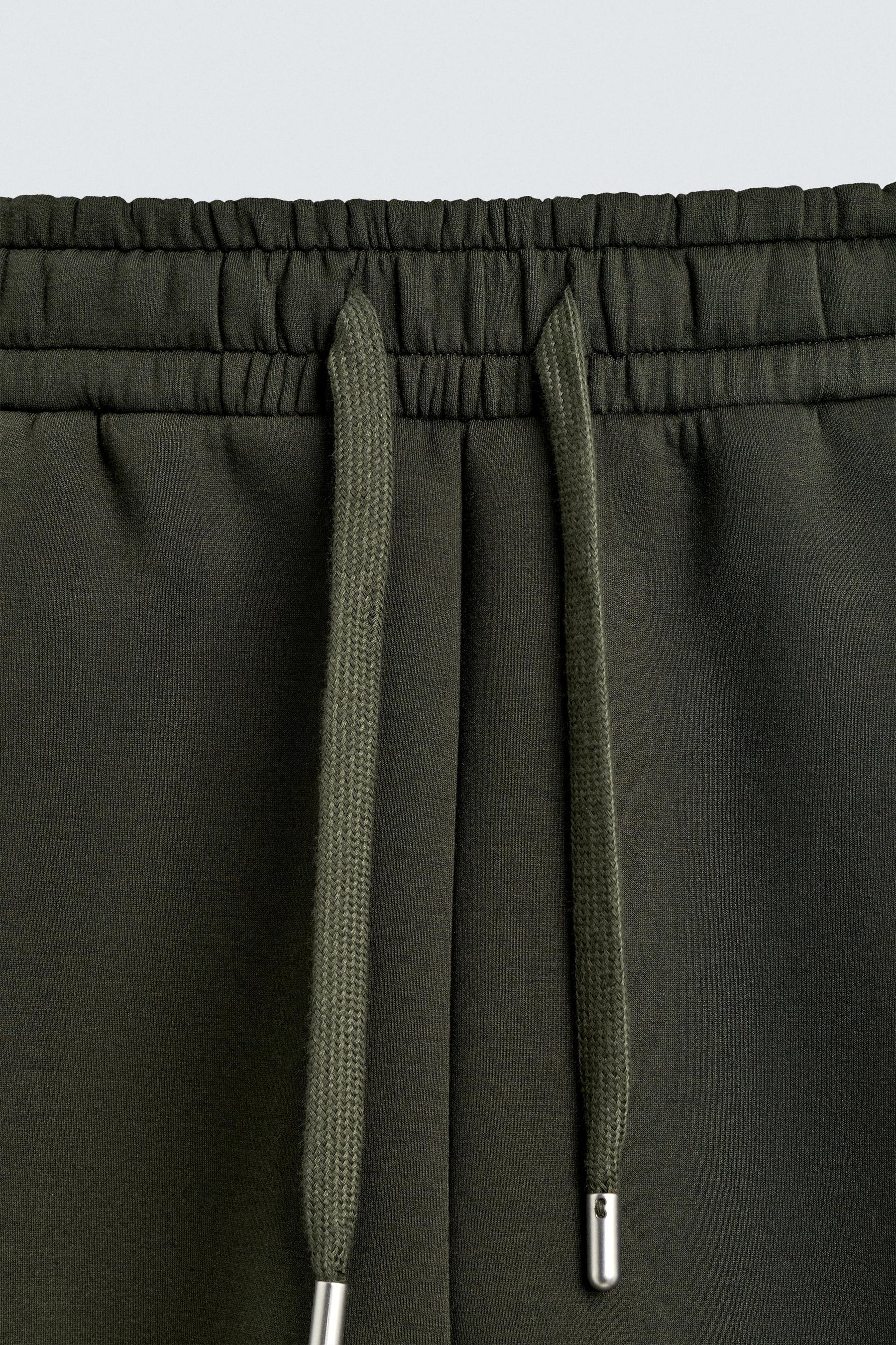 NEOPRENE-EFFECT BERMUDA SHORTS WITH DARTS - Image 7