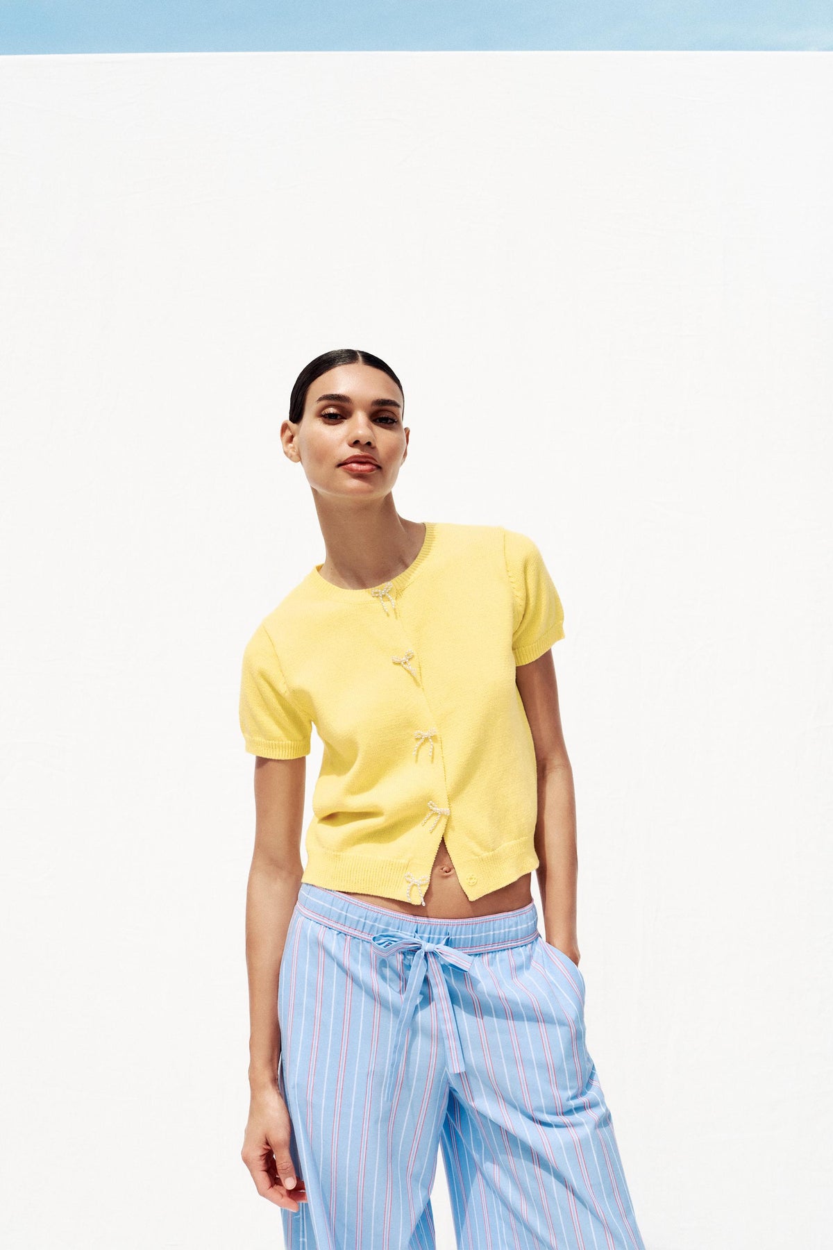 Cardigan mit Kunstperlen-Krawatte