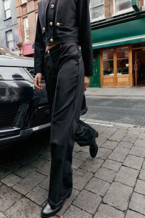 Gerade Hose mit Abnähern