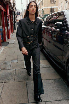 Gerade Hose mit Abnähern