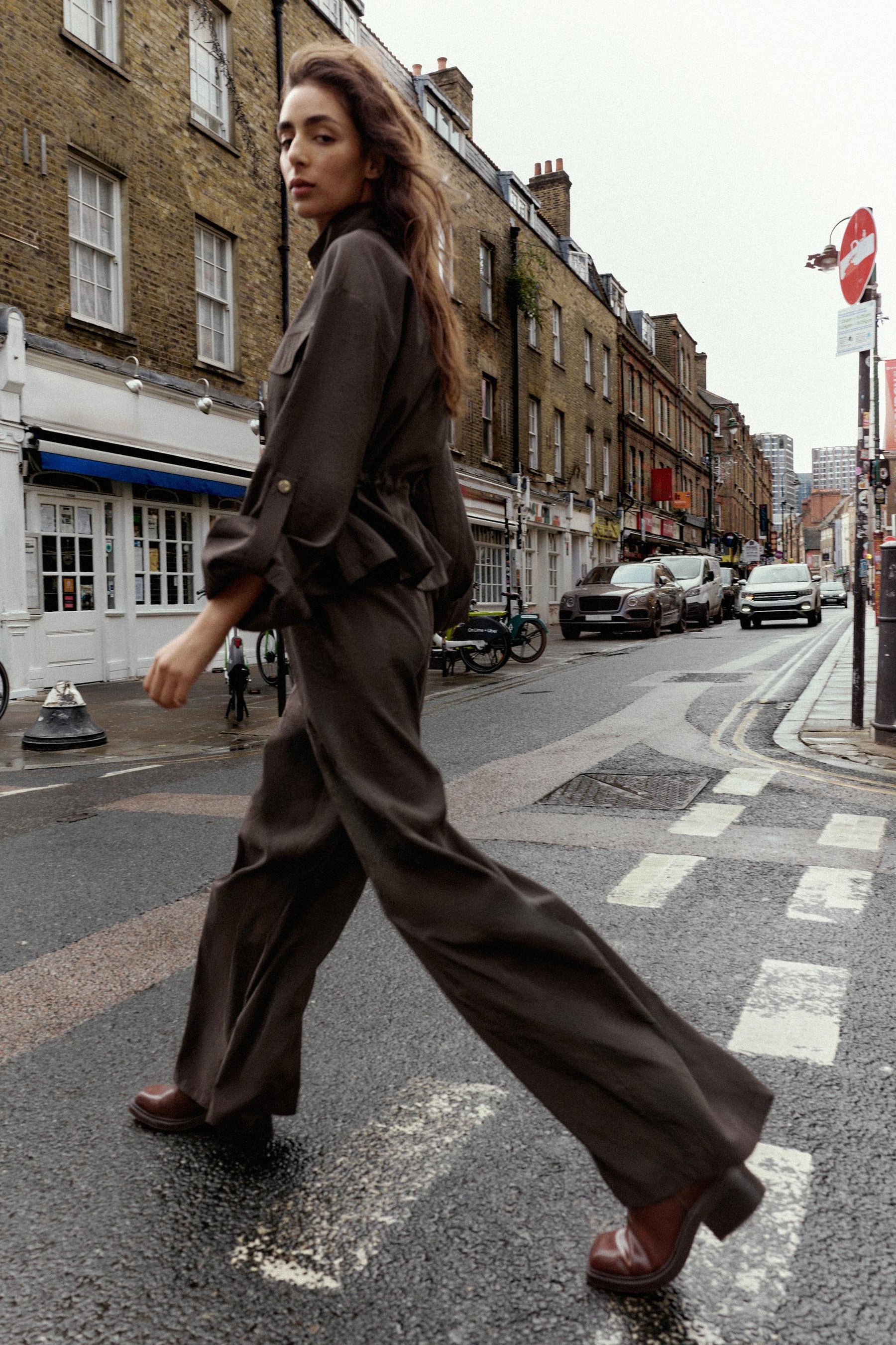 Weite Hose mit elastischem Bund