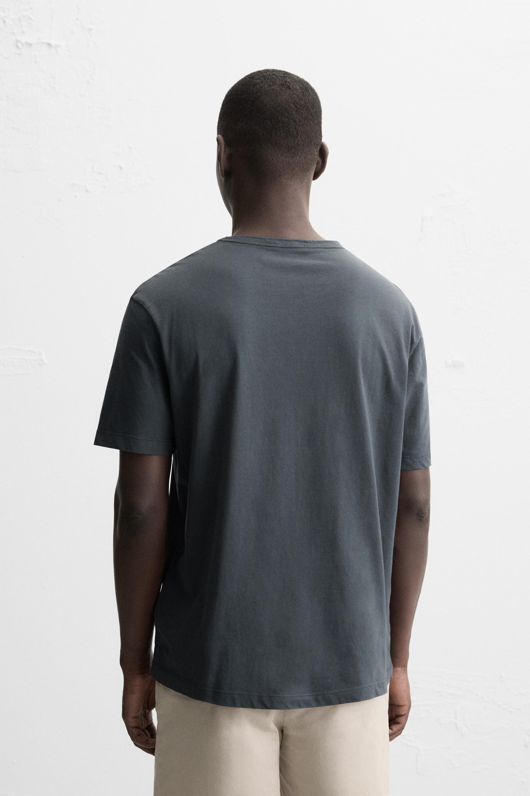 BASIC LIGHTWEIGHT T-SHIRT - Image 3