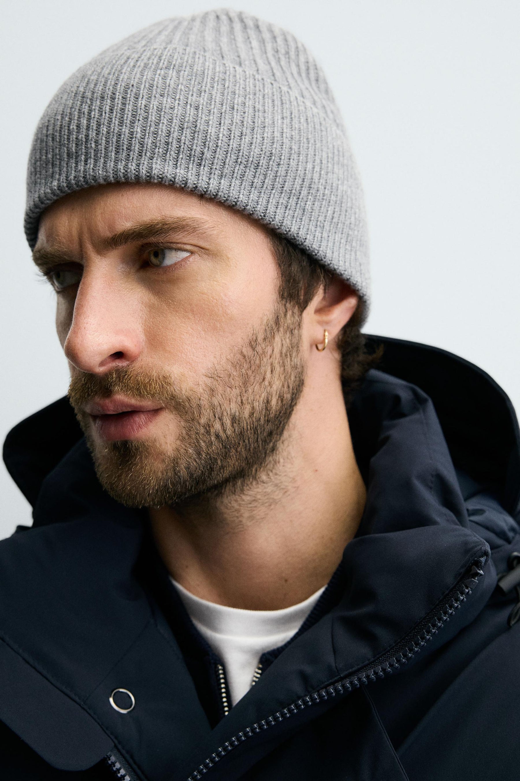 STRICKMÜTZE AUS WOLLMISCHGEWEBE