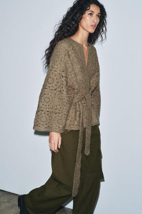 Strickjacke mit Gürtel