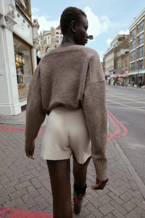 Weicher Strickpullover mit V-Ausschnitt